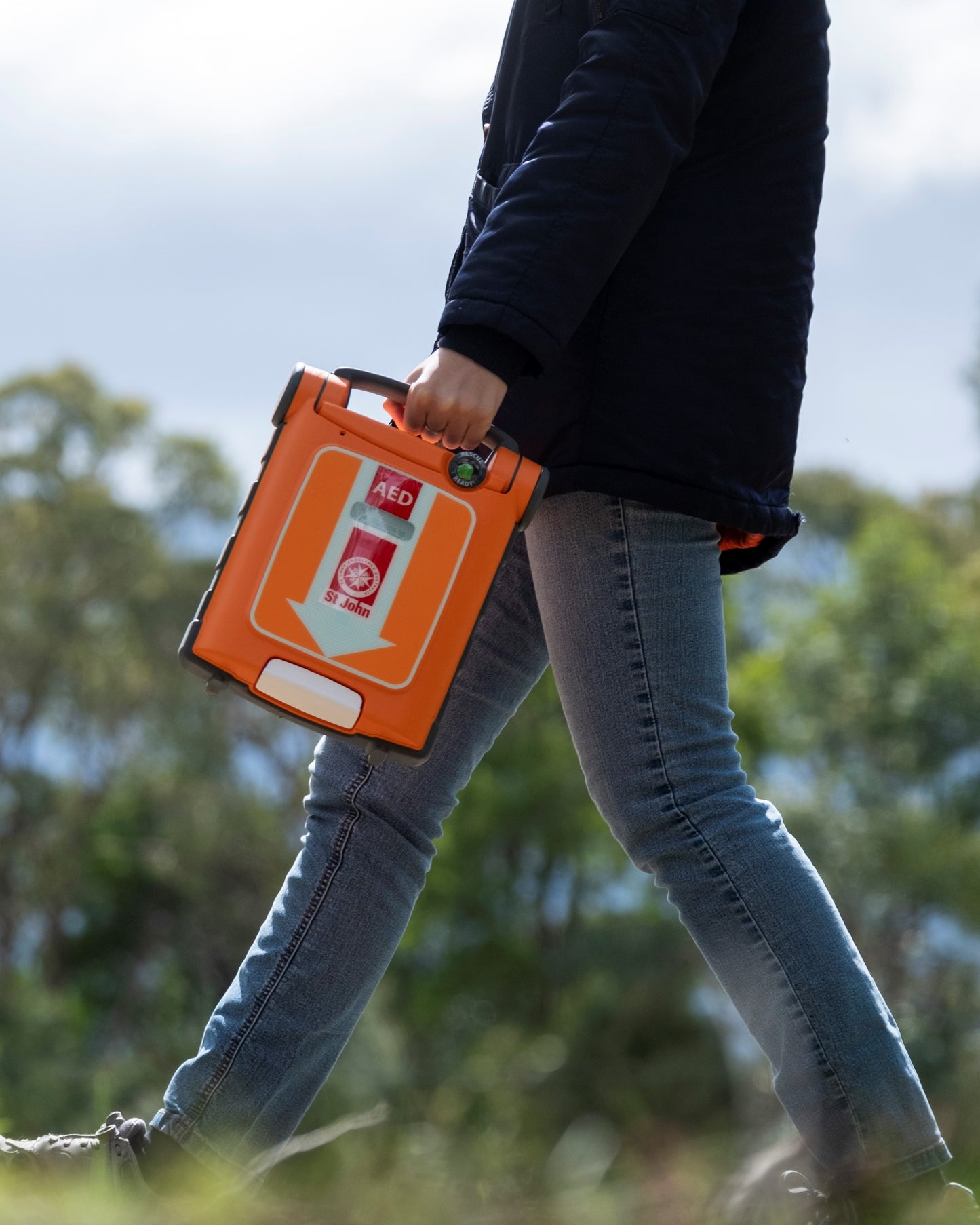 St John G5 iCPR Fully Automatic Defibrillator Outdoor Bundle