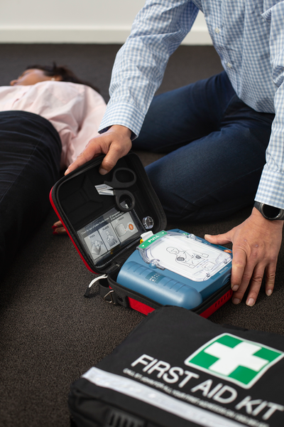 Philips HeartStart HS1 Defibrillator Bundle